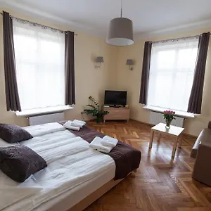 Place 4 , Cracovia Polonia